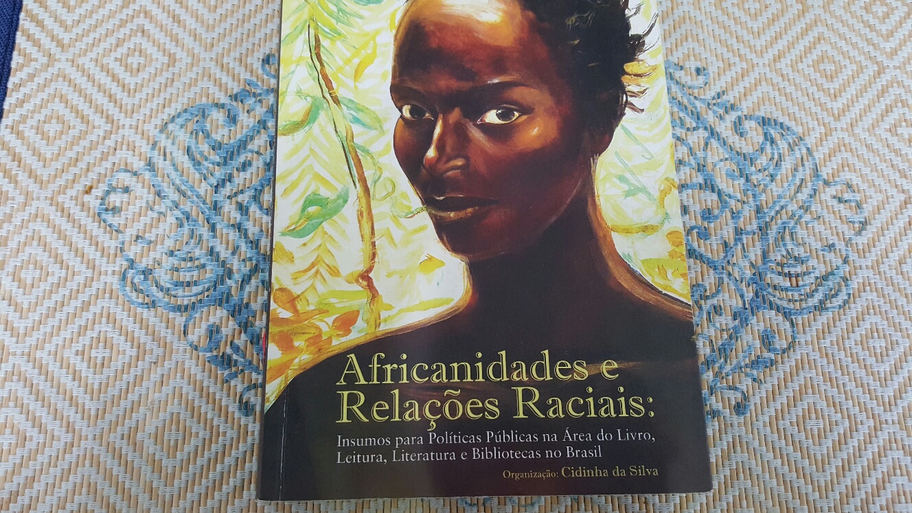 Capa do livro Africanidades